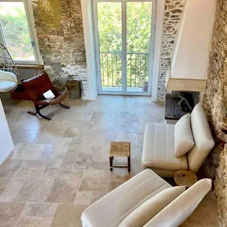 Fisherman's House With Sea Views كولِيورْ