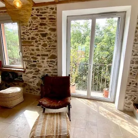 Fisherman's House With Sea Views * كولِيورْ